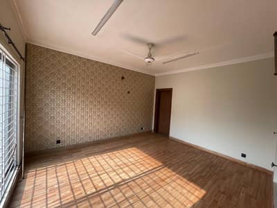 Corner 8 Marla House In Bahria Town Phase 8 - Safari Homes For Rent At Good Location