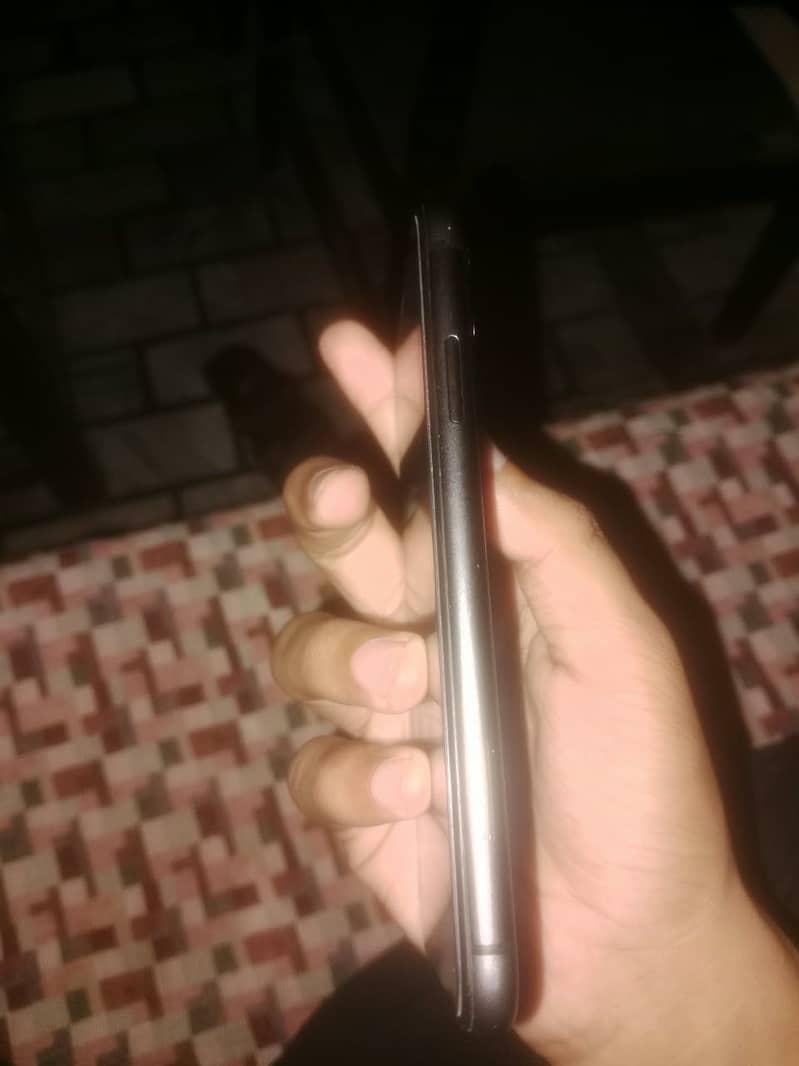 Apple iPhone 11 3