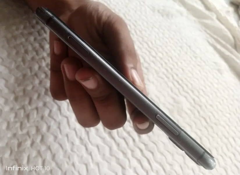 Apple iPhone 11 3