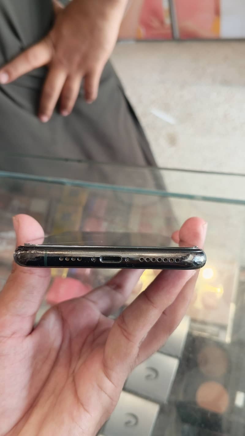 iPhone 11 Pro Max 1