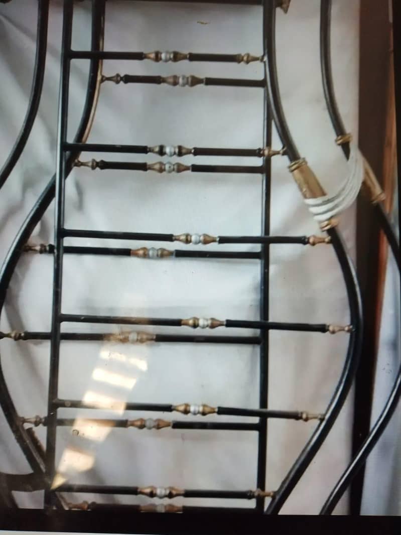 metal bed 1