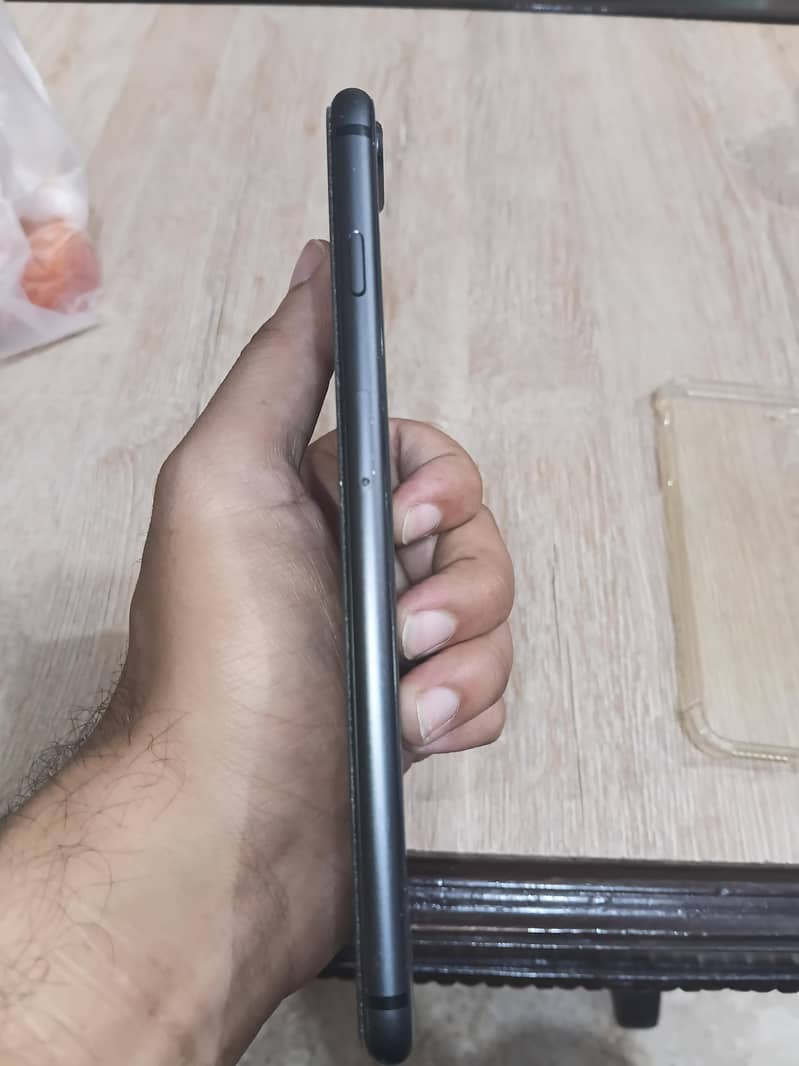 Apple iPhone 8 Plus 3