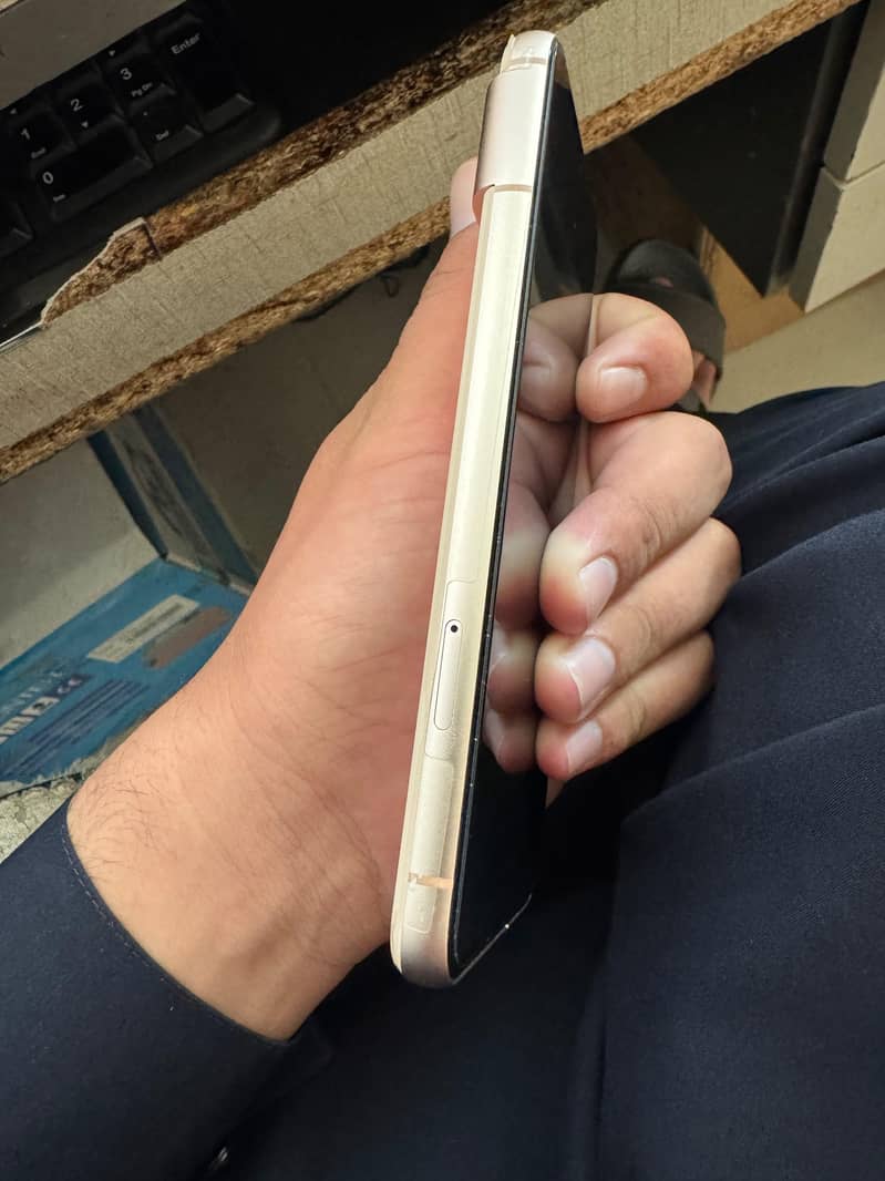 Google Pixel 8 4