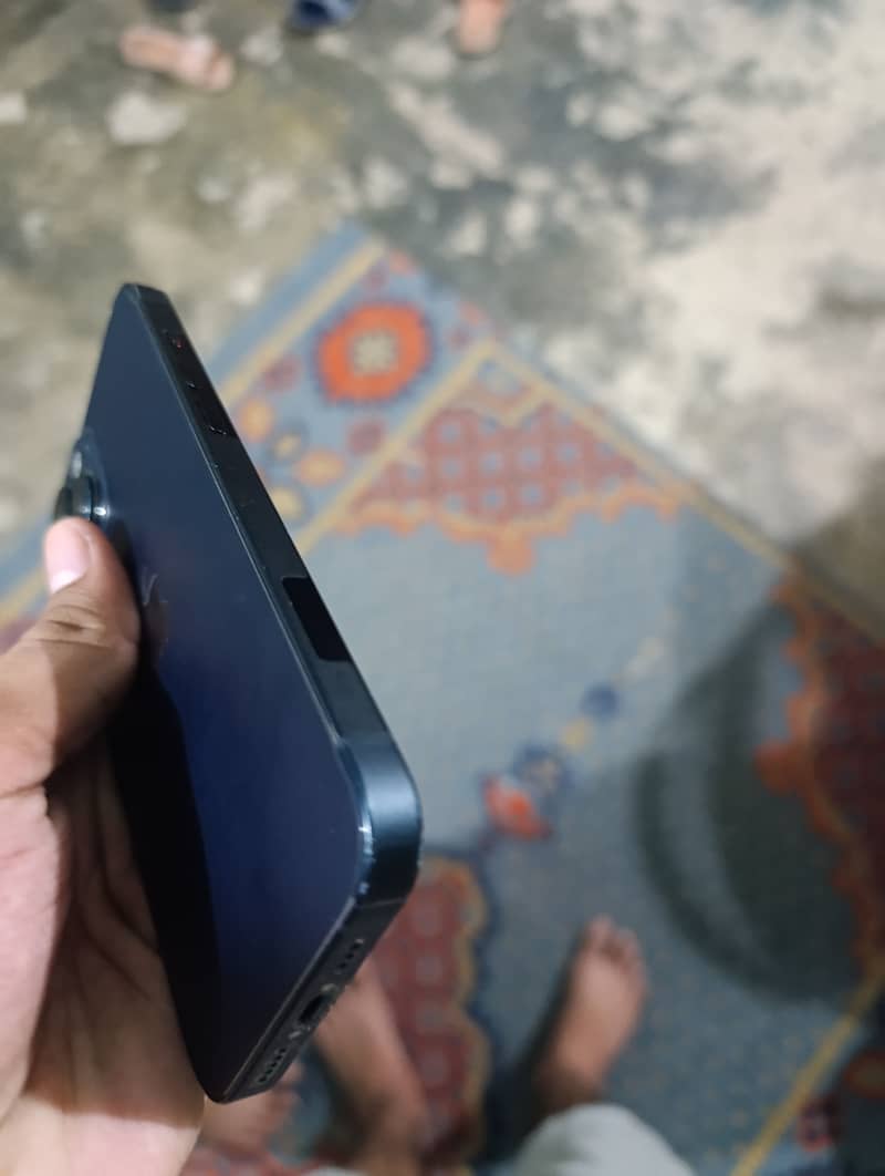 Apple iPhone 14 4