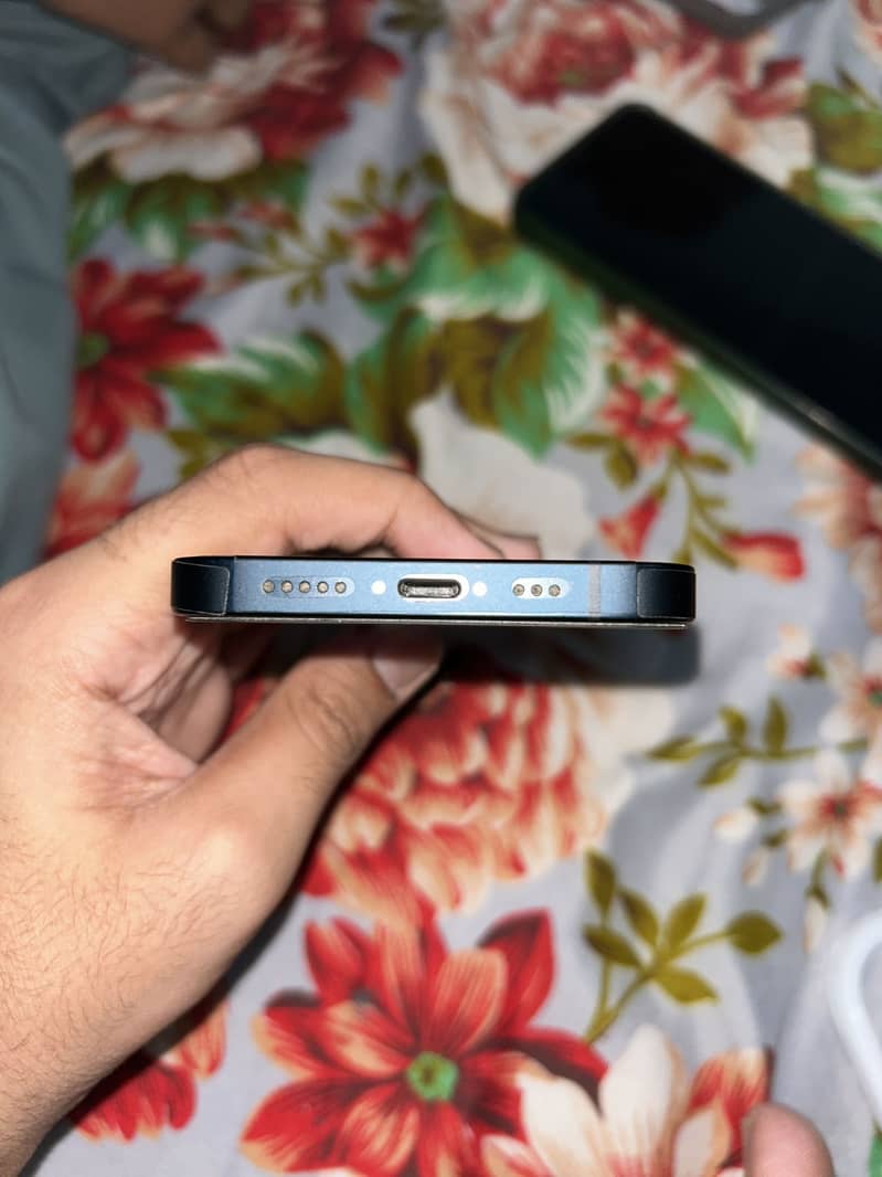 Apple iPhone 14 3