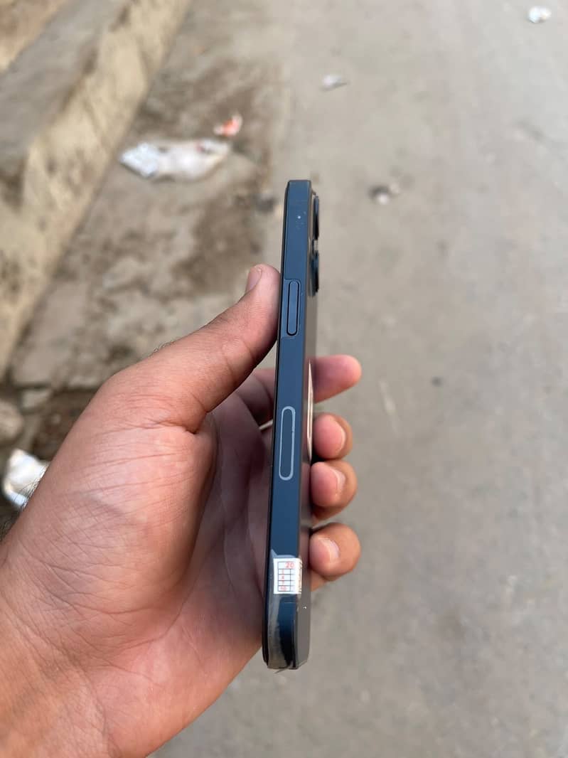 Apple iPhone 13 0