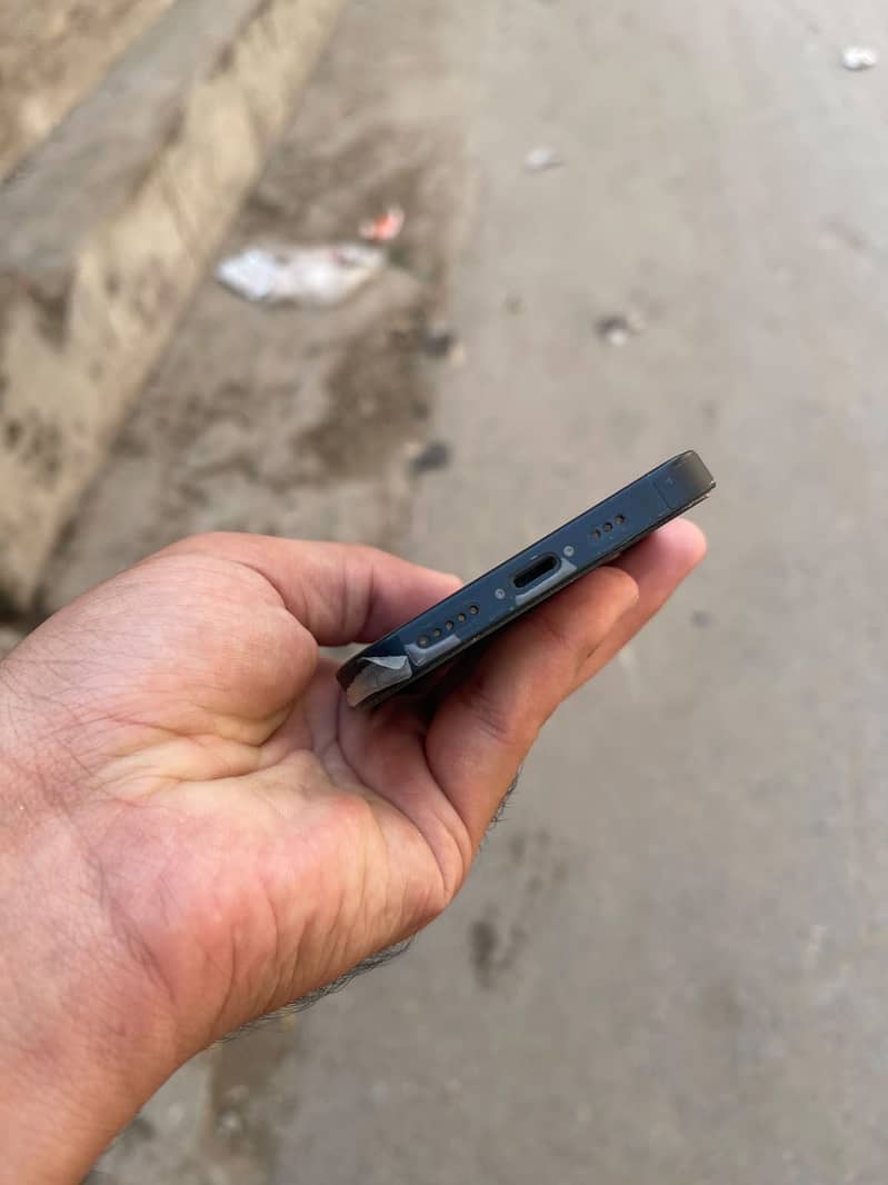 Apple iPhone 13 1