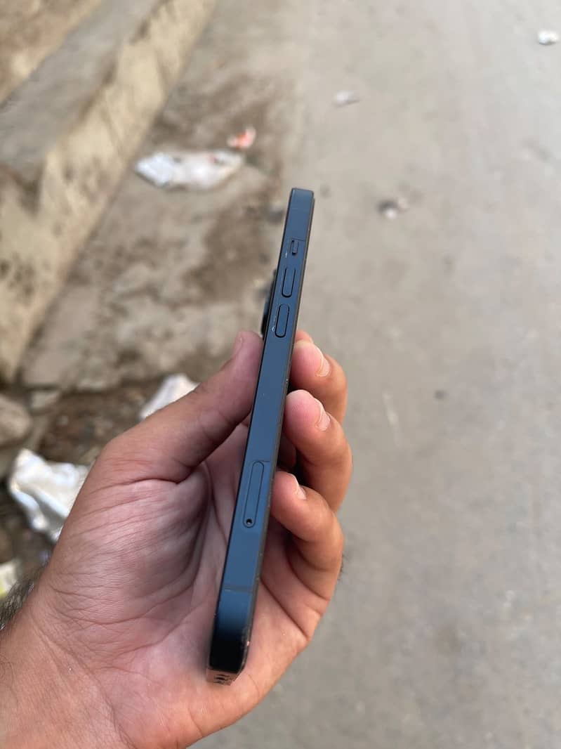 Apple iPhone 13 2