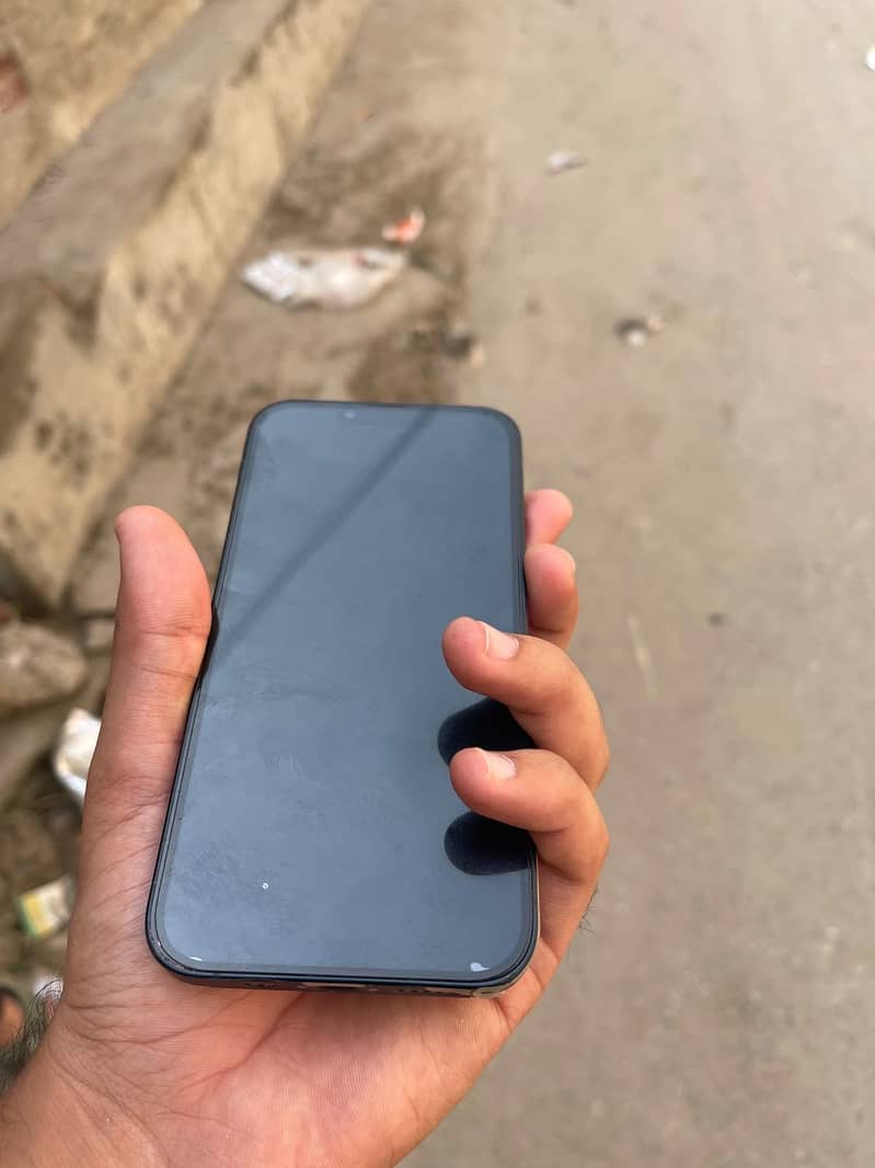 Apple iPhone 13 5