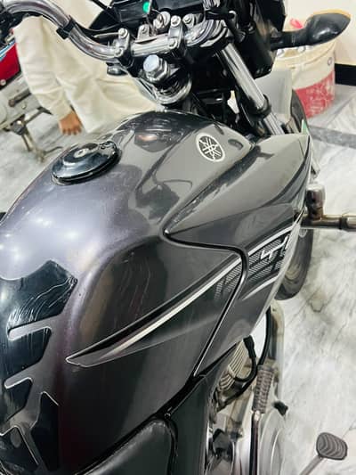 Yamaha ybr 2015  model