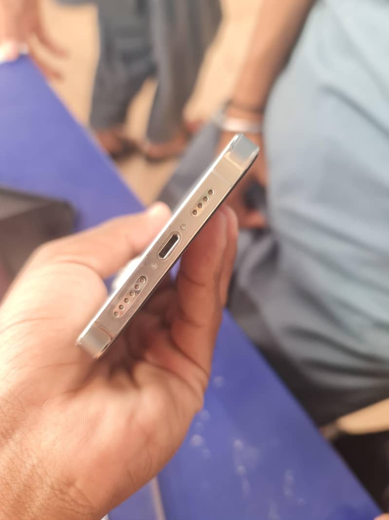 Apple iPhone 13 Pro Max 2