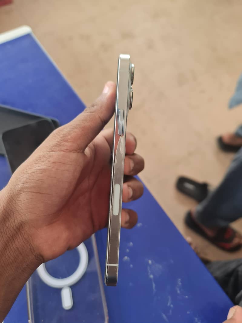 Apple iPhone 13 Pro Max 3