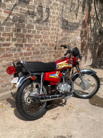 honda cg 125 2025 model 10/9 condition red colour all ok no problem