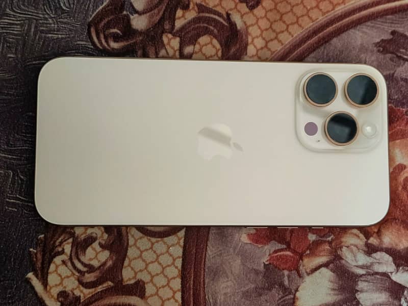 Apple iPhone 16 Pro Max 2