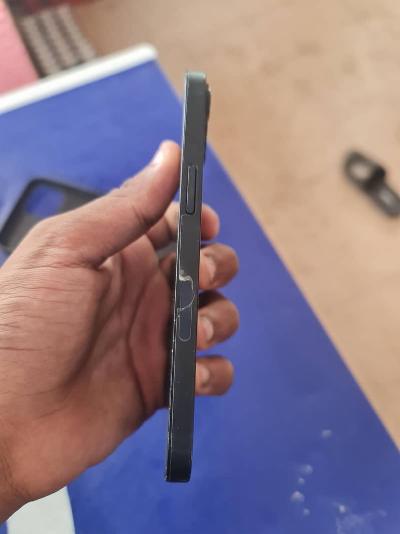 Apple iPhone 13 2