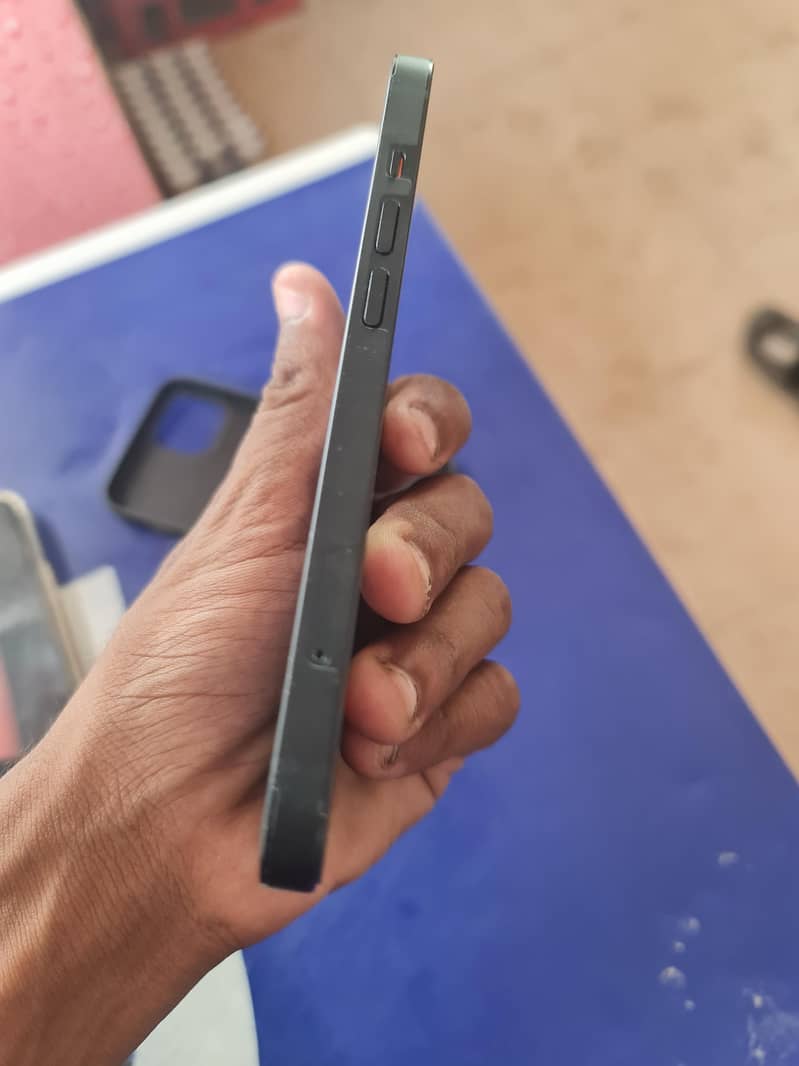 Apple iPhone 13 3