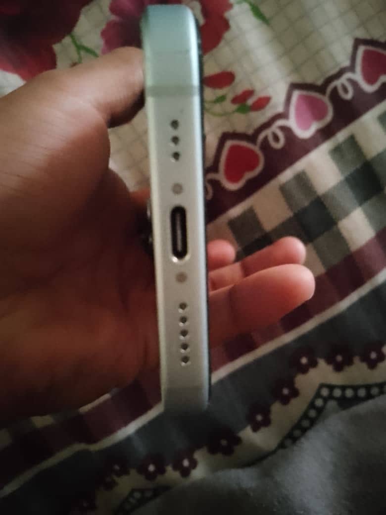 Apple iPhone 15 3