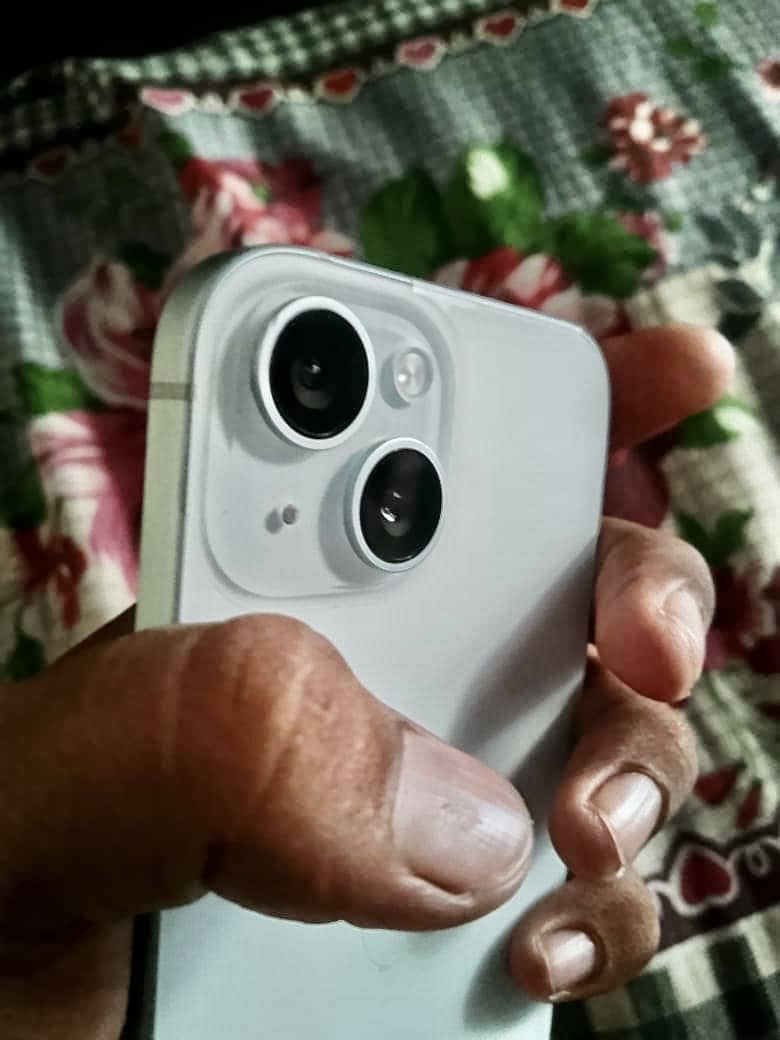 Apple iPhone 15 7