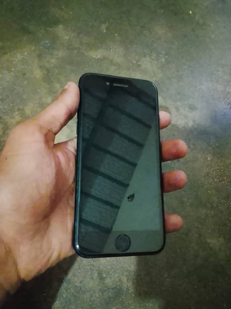 Apple iPhone 7 1