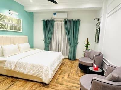 Daily basis weekly basis one bedroom fully furnished luxury apartments available for rent. Rawalpindi Bahria town Phase 1, Phase 4 Paradise Commercial Distance Walking G. T Road Islamabad Pavilion Suits TKR 4, or phase 7 Luxury apartments available
