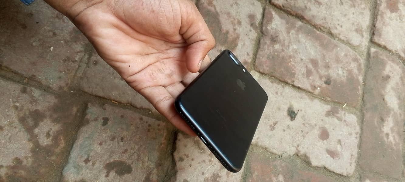 Apple iPhone 7 Plus 1