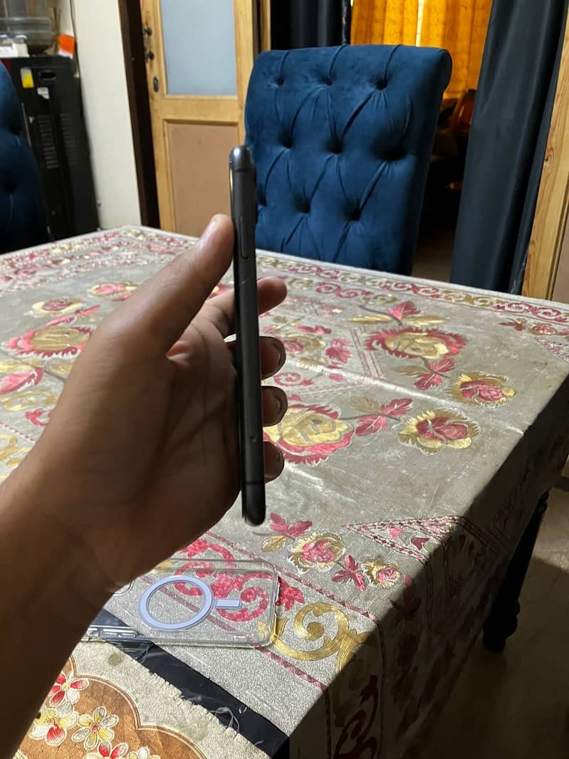 Apple iPhone 11 3