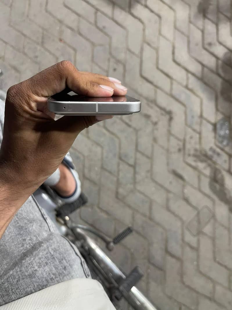 Google Pixel 9 4