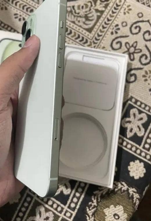 Apple iPhone 15 plus 2