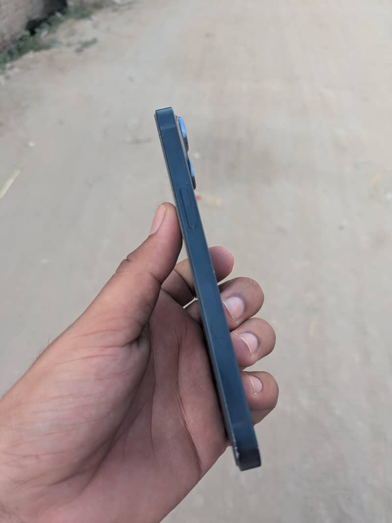 Apple iPhone 13 6