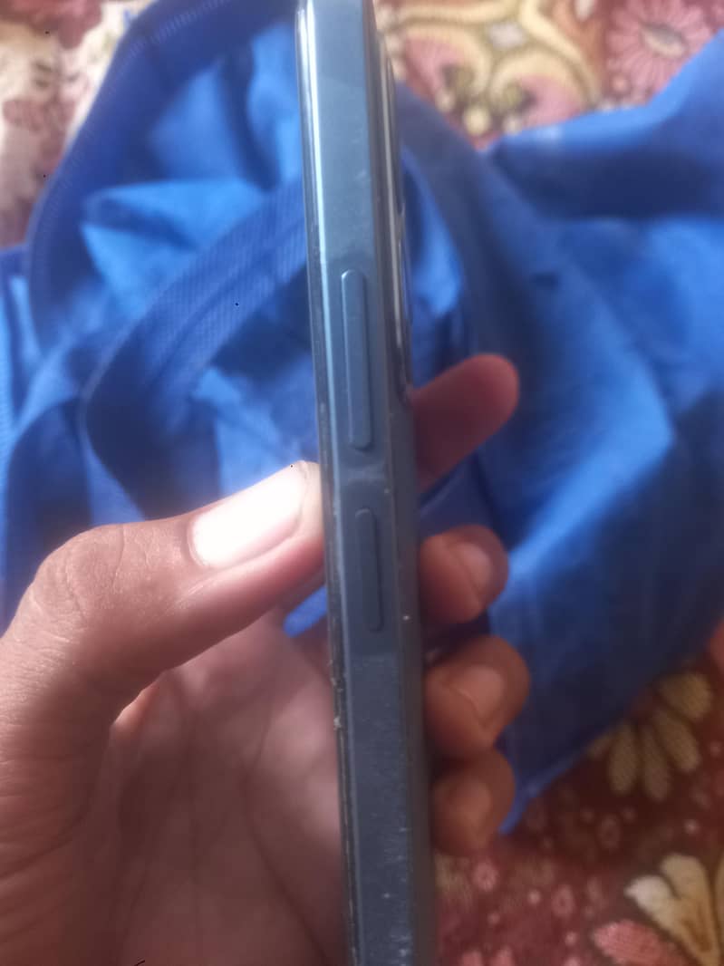 Realme C63 1