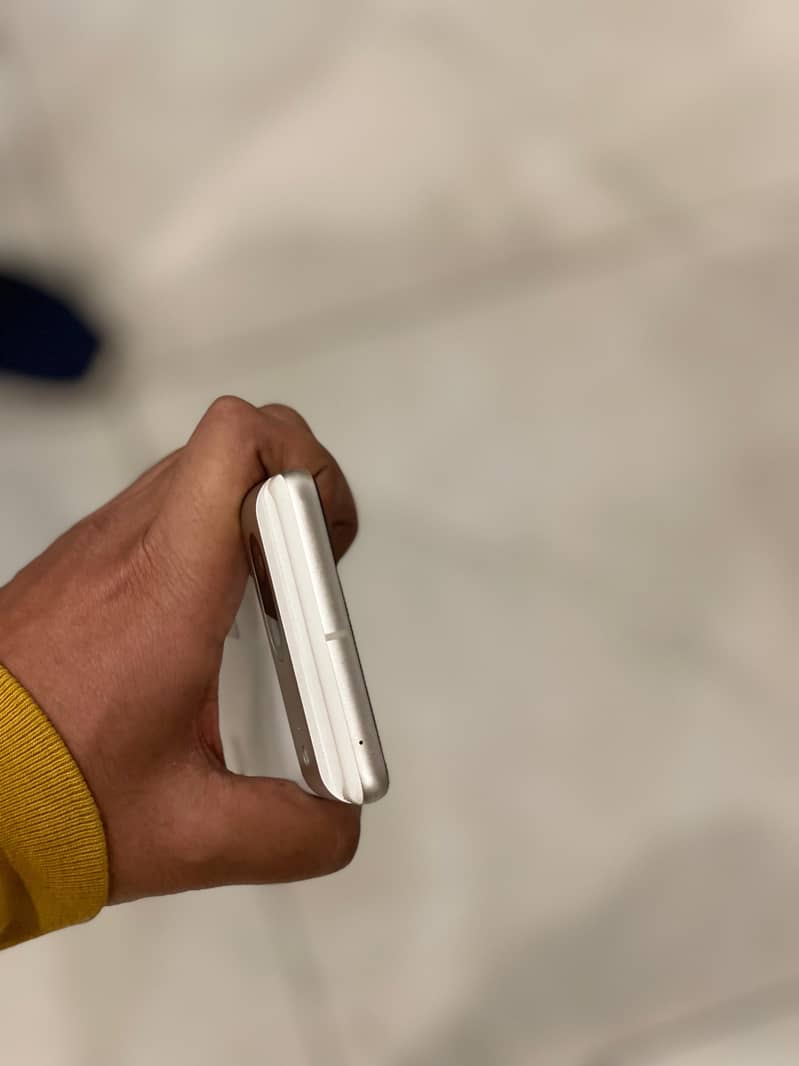 Google Pixel 7 4