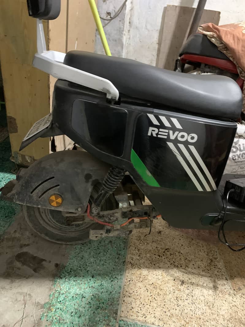 Revoo A10 2