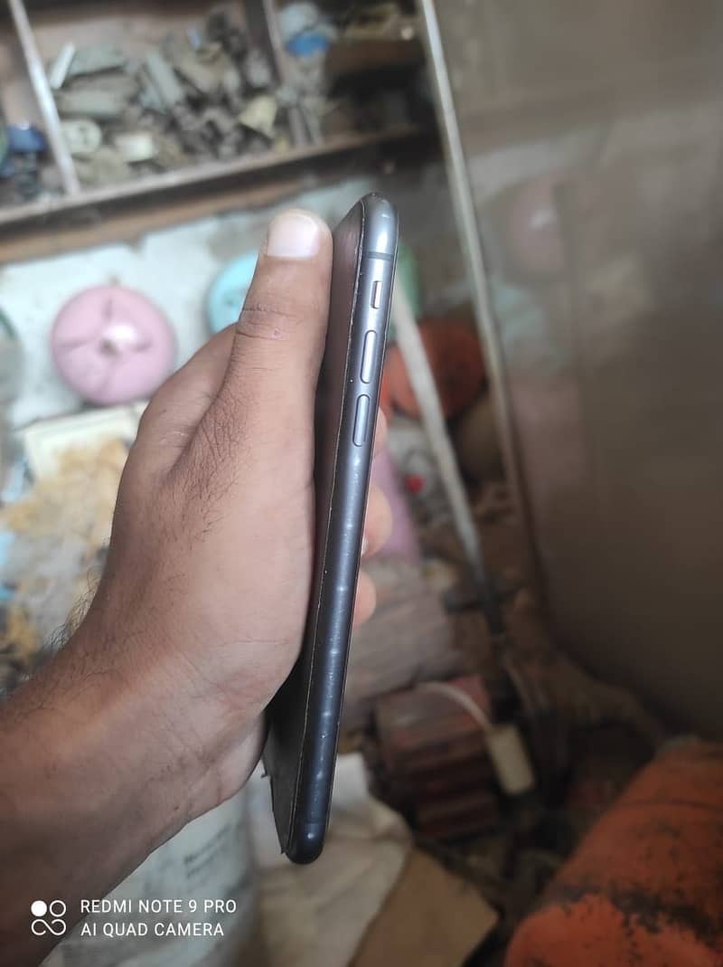 Apple iPhone 11 3