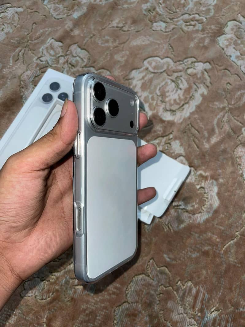 Apple iPhone 17 Pro Max 1
