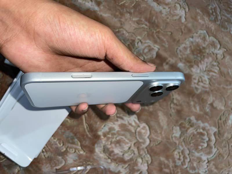Apple iPhone 17 Pro Max 3