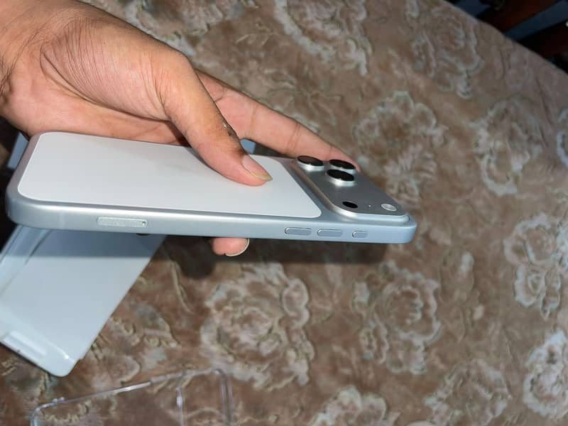 Apple iPhone 17 Pro Max 4