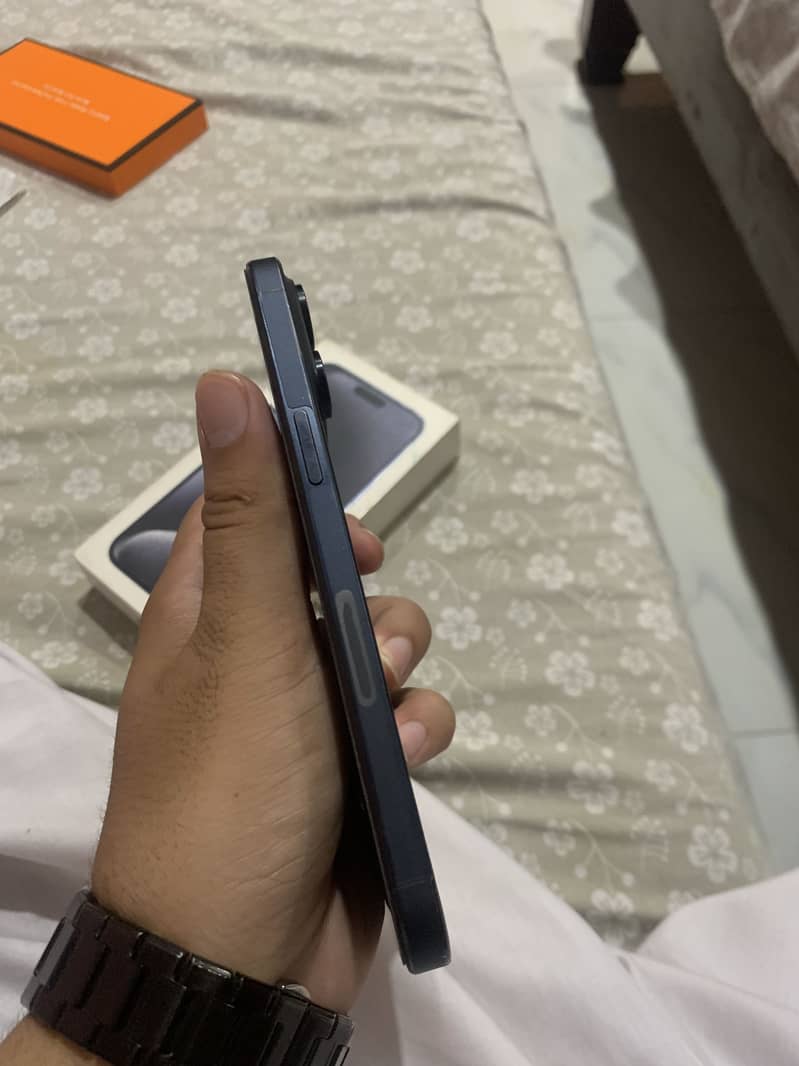 Apple iPhone 15 Pro Max 4