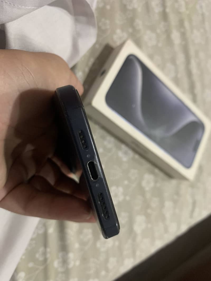 Apple iPhone 15 Pro Max 6