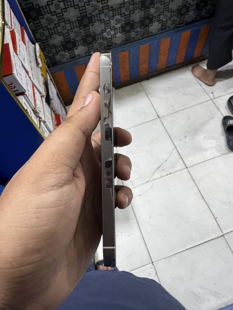 Apple iPhone 14 Pro 2