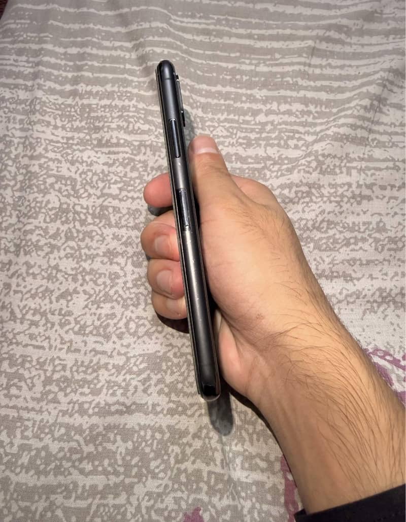 Apple iPhone X 4