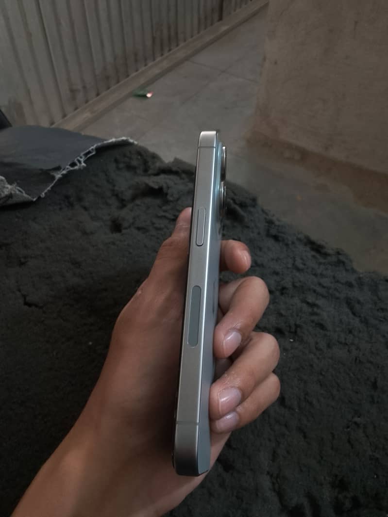 Apple iPhone 15 Pro 1