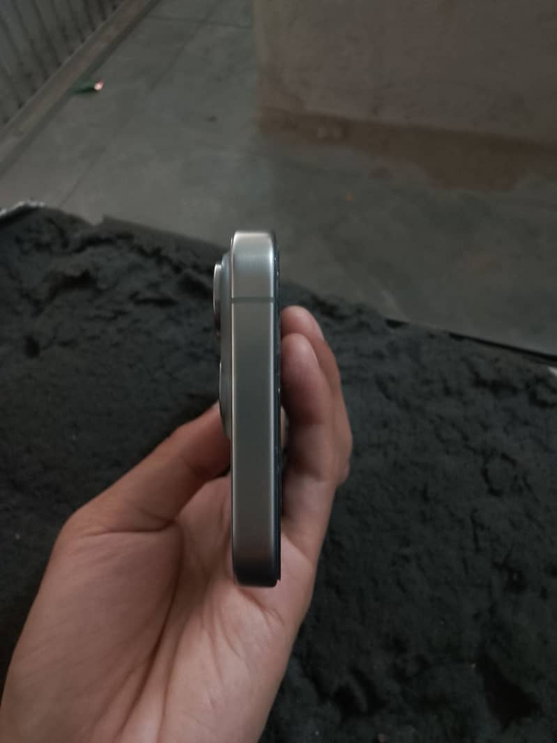 Apple iPhone 15 Pro 2
