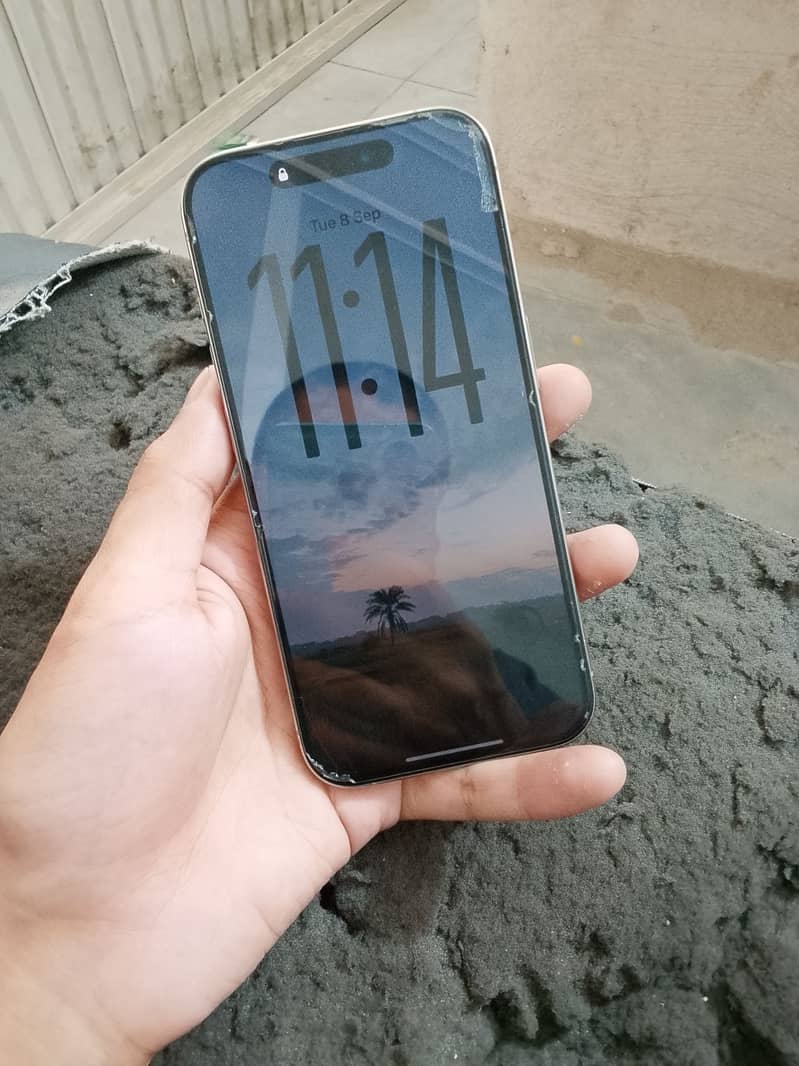 Apple iPhone 15 Pro 4
