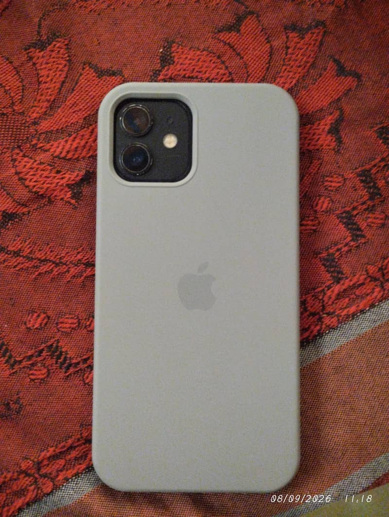 Apple iPhone 12 4