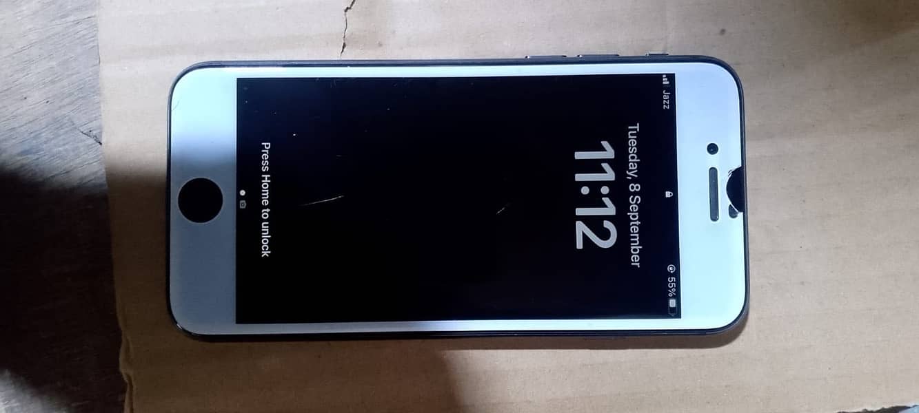 Apple iPhone 8 1
