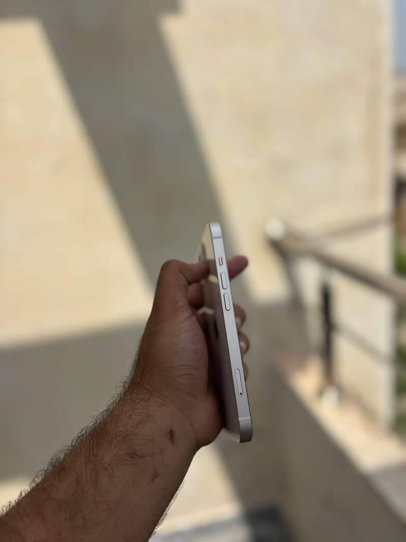 Apple iPhone 14 3