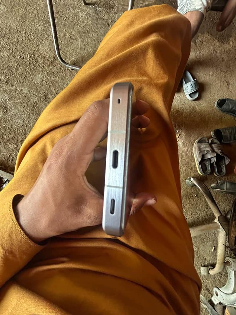 Sharp Aquos r7 1