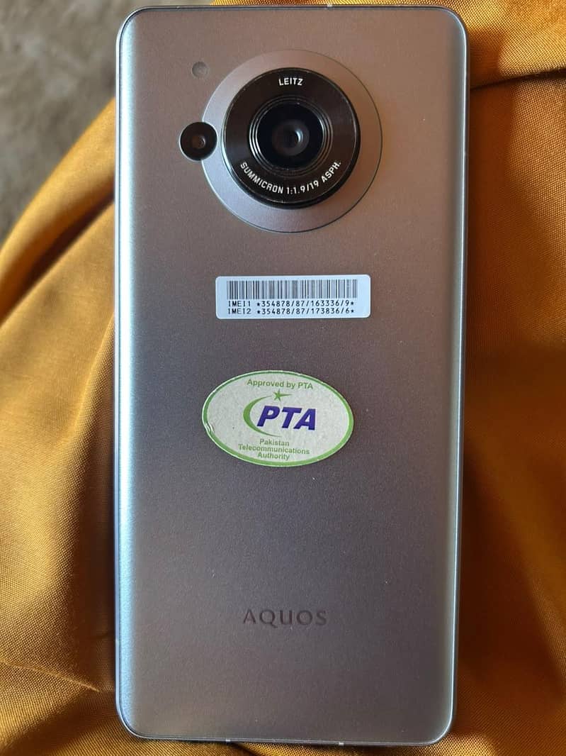 Sharp Aquos r7 2
