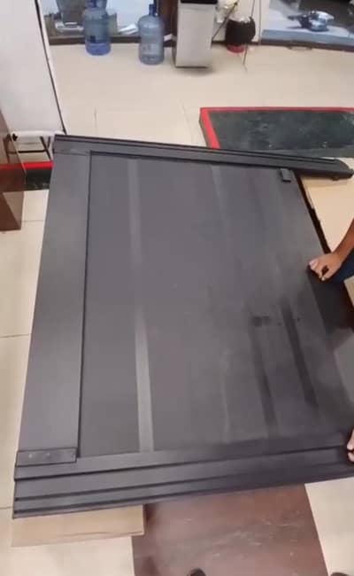BYD Shark 6 pickup-bed roller shutter / tonneau cover.