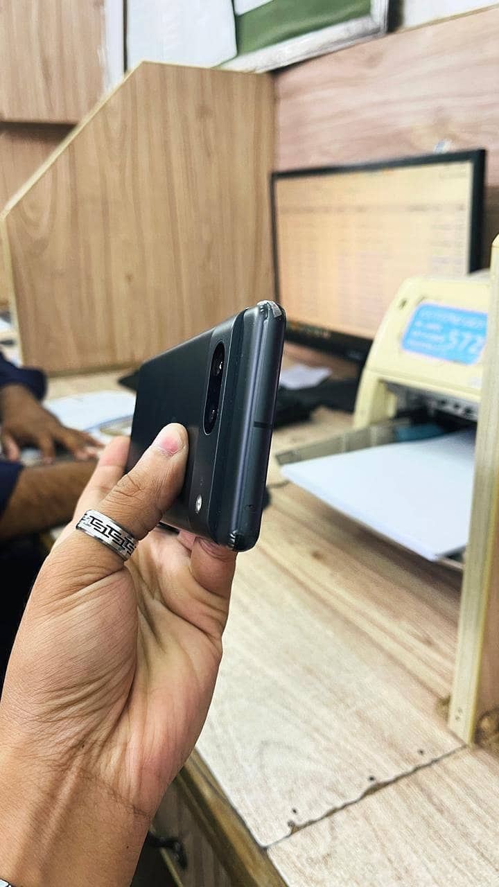 Google Pixel 7 4